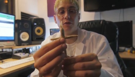 Minty Burns- How To Roll A Cross Joint