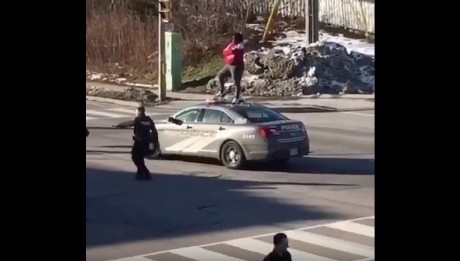 Toronto Lady Goes Crazy On Police Car