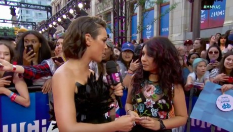 Jessie Reyez Performs Figures at the MMVA Red Carpet